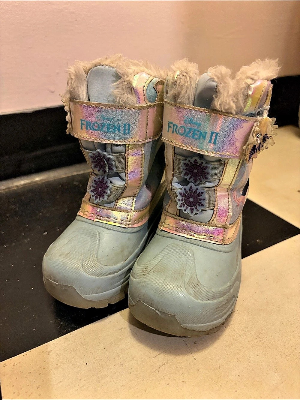 Disney Frozen II Light-Up Snow Boots Blue & Pink